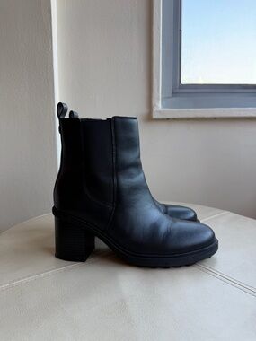 Vionic Black Weather Proof Ankle Boots Size 9.5